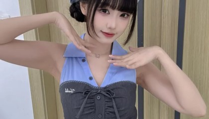 LPL主持周敢敢晒照:非常甜妹,生活给我一拳,我出布