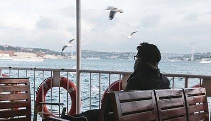 kaiyun-CBA裁判再度登上热搜榜 抢五大战吹罚成败笔